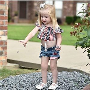 (SOLD)Set of clothes for baby's,for girls.